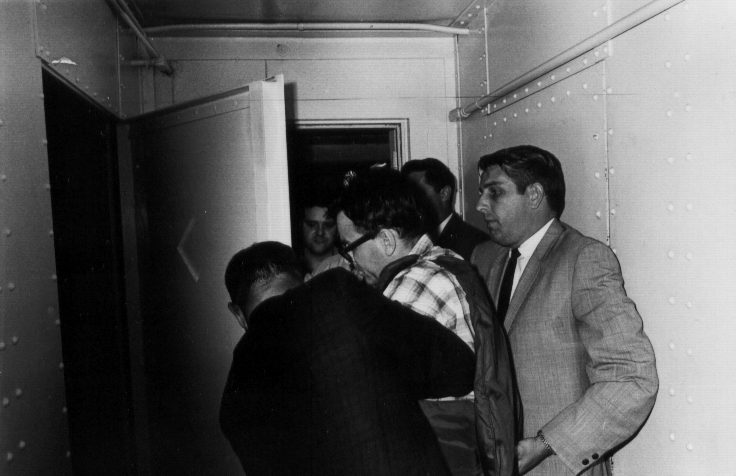 08James Earl Ray being brought into jail 08.jpg